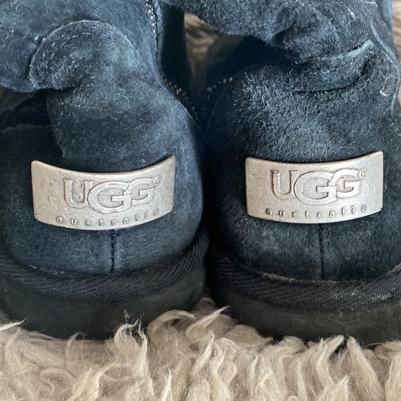 UGG Retro Cargo Pocket Boot in Black Suede - Picture 5 of 12